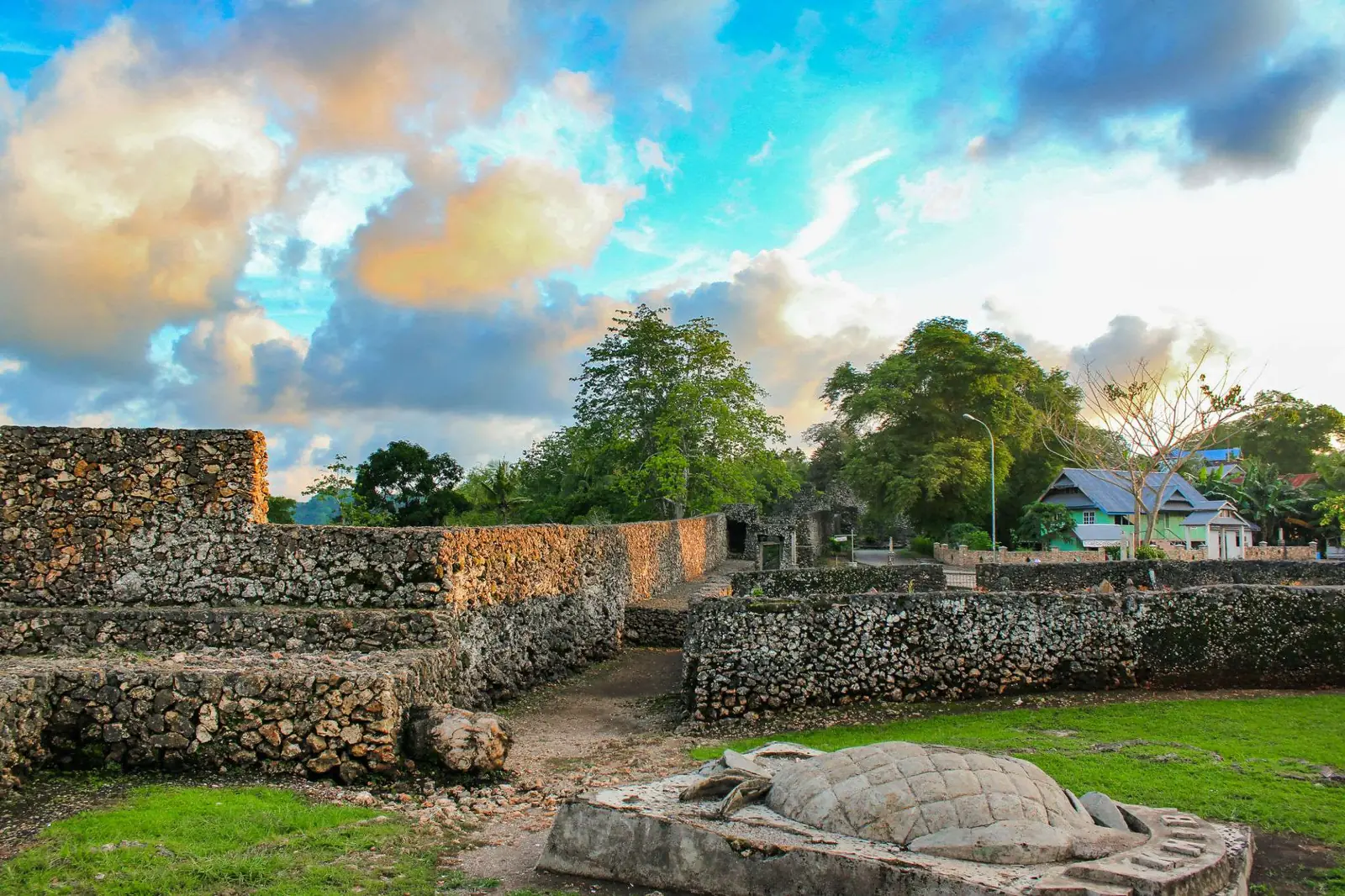 Benteng Keraton Buton, Sulawesi Tenggara by: Atourin